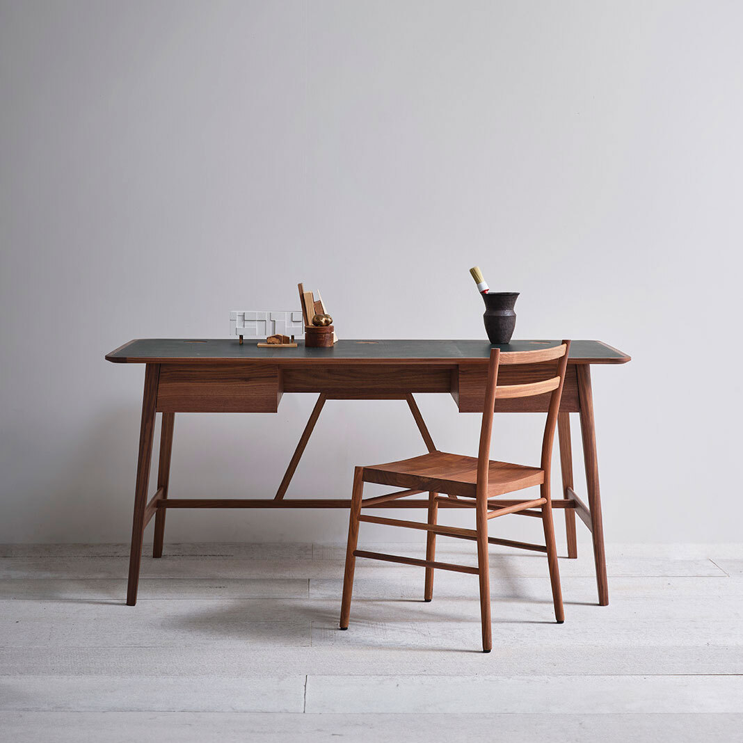 Menton Desk | The Future Perfect